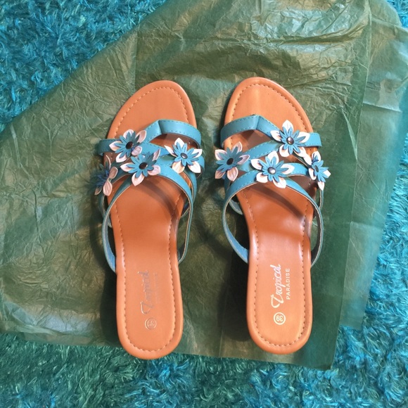 Floral sandals (NWOT) - Picture 7 of 8